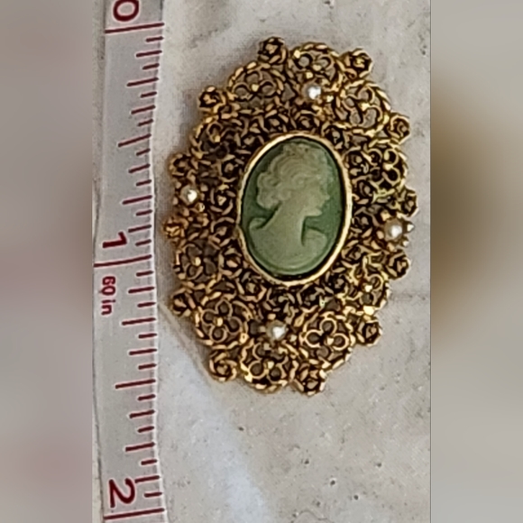 Vintage Green and Ivory Cameo , Filigree goldtone with faux pearls. 1940 era - Picture 5 of 16